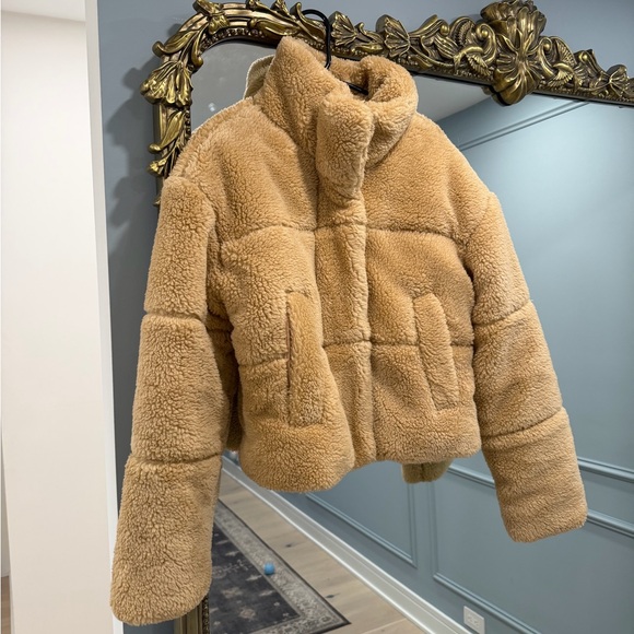 ALO Yoga Jackets & Blazers - ALO Yoga Tan Puffer Jacket